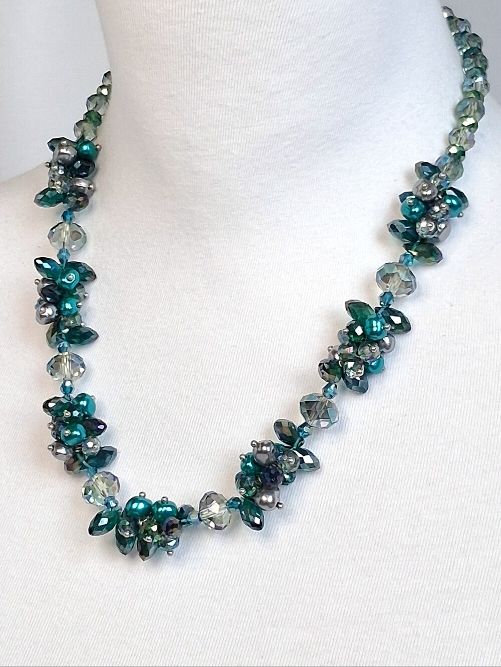 Vintage | Necklace | Iridescent Ocean Green Cluster